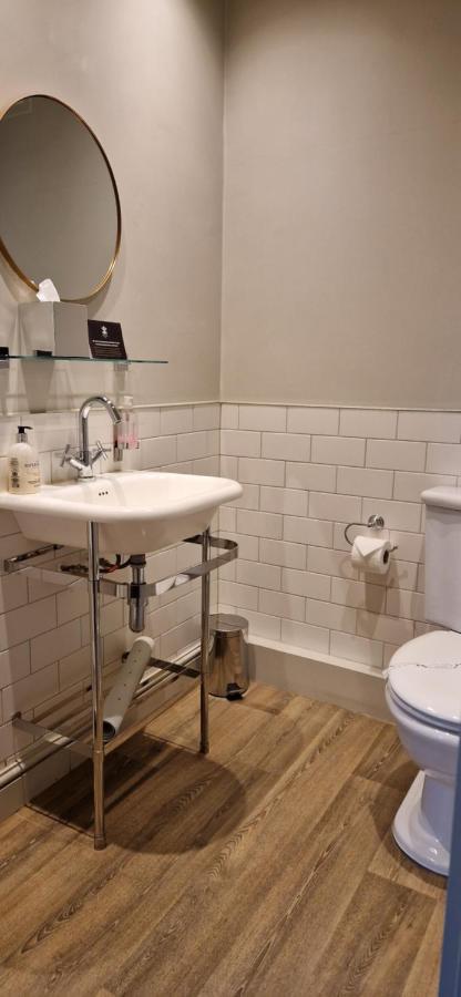 The Cross-Keys Hotel นัตส์ฟอร์ด ภายนอก รูปภาพ